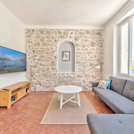 فيلة Maison Martel